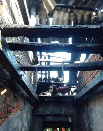 ଲୁଙ୍ଗୁରି ଗ୍ରାମରେ ନିଆଁ ଲାଗି ଦୁଇଟି ପରିବାରର ଲକ୍ଷ୍ୟ।ଧିକ ଟଙ୍କା ଜିନିଷ ପୋଡି