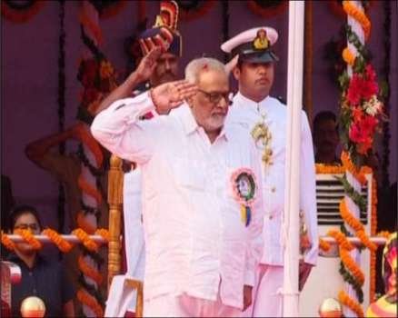 ଗାନ୍ଧୀମାର୍ଗରେ ସମ୍ମିଳିତ ପ୍ୟାରେଡ଼ରେ ଅଭିବାଦନ ଗ୍ରହଣ କଲେ ରାଜ୍ୟପାଳ ପ୍ରଫେସର ଗଣେଶୀ ଲାଲ