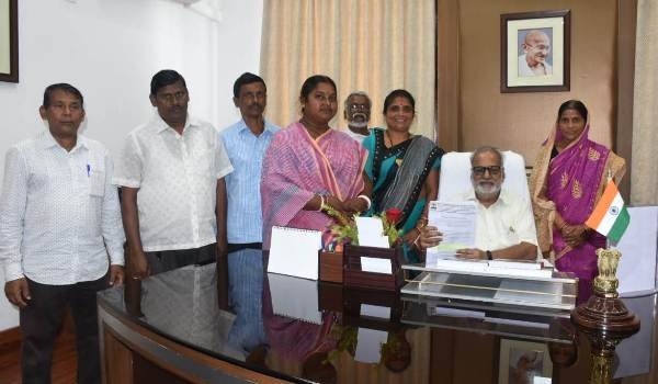 ସବୁଜ ପତ୍ରିକାଧାରୀଙ୍କୁ ସାମ୍ବିଧାନିକ ଅଧିକାର ପ୍ରଦାନ ପାଇଁ ରାଜ୍ୟପାଳଙ୍କୁ ଦାବିପତ୍ର ପ୍ରଦାନ