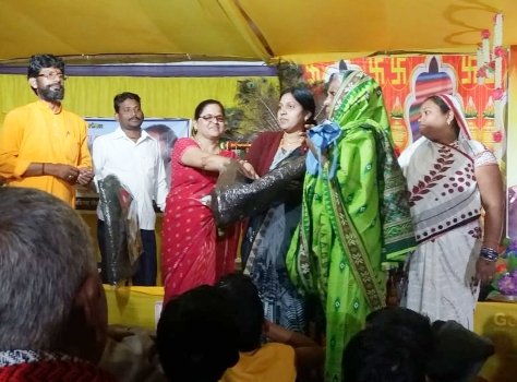 ଯୋଗ ବେଦାନ୍ତ ସେବା ସମିତି ପକ୍ଷରୁ  କମଳ ବଣ୍ଟନ