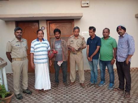 ଅସହ।ୟ ଯୁବକଙ୍କୁ ଉଦ୍ଧାର କରି ଆଶ୍ରମରେ ଛାଡିଲେ ସ୍ୱେଚ୍ଛାସେବୀ