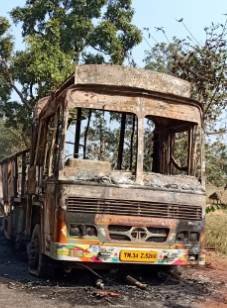 ରାସ୍ତାରେ ଜଳିଗଲା ମାଲବାହି ଟ୍ରକ