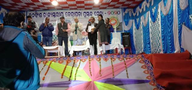 ପୁସ୍ତକ ମେଳାରେ ମନମୋହୁଛି ବହି