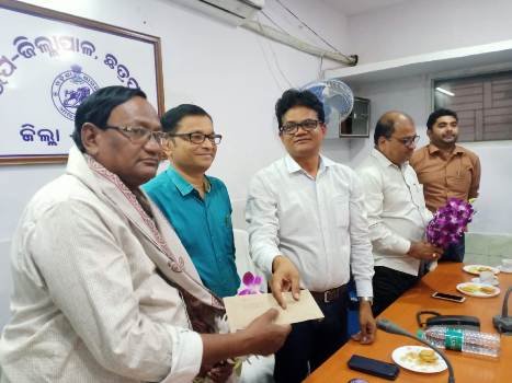 ବିଭାଗୀୟ ଅଧିକାରୀଙ୍କୁ ଅବସରକାଳୀନ ସମ୍ବର୍ଦ୍ଧନା