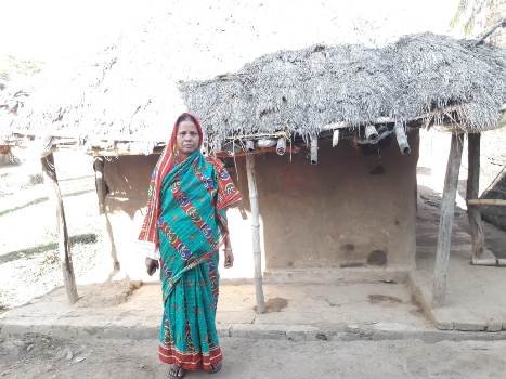 ନୟନାଙ୍କୁ ମିଳୁନି ବାସଗୃହ, ଭଙ୍ଗାଘରେ କଟୁଛି ଜୀବନ