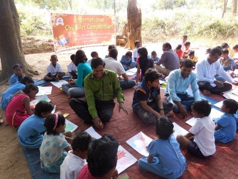 ଆନ୍ତର୍ଜାତୀୟ ଧଉଳି ଚିତ୍ରକଳା ଉତ୍ସବସାମିଲ୍ ହେଲେ ଅଗମ୍ୟ ଆଦିବାସୀ ପଲ୍ଲୀର ବିଦ୍ୟାର୍ଥୀ