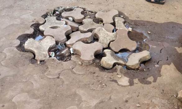 ରାସ୍ତା ଖରାପ ଯୋଗୁ ଲୋକଙ୍କ ଯାତାୟତ ବାଧାପ୍ରାପ୍ତ