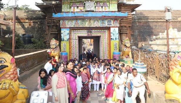 ଇଂରାଜୀ ନବବର୍ଷରେ ପଭୁ ଲିଙ୍ଗରାଜଙ୍କ ଦର୍ଶନ କଲେ କେନ୍ଦ୍ରମନ୍ତ୍ରୀ ଧର୍ମେନ୍ଦ୍ର