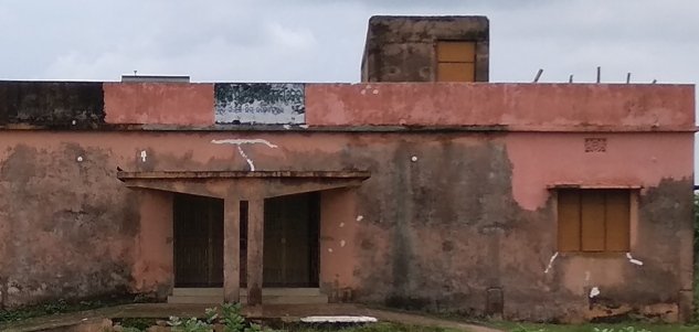 ଅନ୍ଧାରରେ ନାଉଗାଁ କୃଷି କାର୍ଯ୍ୟାଳୟ