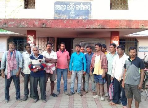 ତାଲିମ ପରେ ମିଳୁନି ପ୍ରାପ୍ୟ ବ୍ଳକ ସମ୍ମୁଖରେ ରାଜମସ୍ତ୍ରୀମାନଙ୍କର ଉତେଜନା