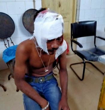 ଆହତଙ୍କୁ ଡାକ୍ତରଖାନାରେ ଭର୍ତ୍ତିକଲେ ତହସିଲଦାର