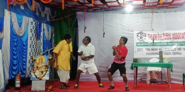 କେନ୍ଦ୍ରାପଡା ପୁସ୍ତକମେଳାର ଚତୁର୍ଥ ସନ୍ଧ୍ୟାମନ ମୋହିଲା ହାସ୍ୟରସାତ୍ମକ ନାଟକ “ମୋକଦମା”