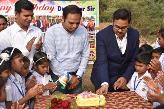 ନିଆର ଢଙ୍ଗରେ ଜନ୍ମଦିନ ପାଳନ କଲେ ଡାକ୍ତର ନିହାର ରଞ୍ଜନ ସାହୁ