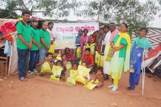 ନାରାୟଣ ସେବା ଫାଉଣ୍ଡେସନ ପକ୍ଷରୁ ବସ୍ତ୍ରଦାନ ଶିବିର