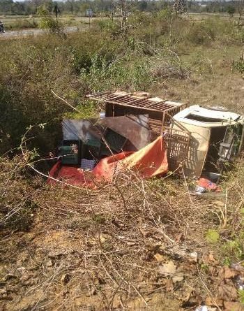 ମଧ୍ୟାହ୍ନ ଭୋଜନ ଗାଡି ଓଲଟି ଡ୍ରାଇଭର ଆହାତ