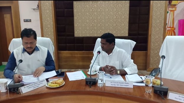 ରେଳ ପ୍ରକଳ୍ପ ପାଇଁ ସମୀକ୍ଷା ବୈଠକ