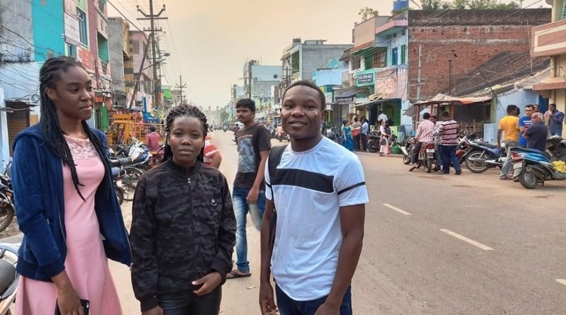 ଗଜପତିର ପାରଳାରେ ବିଦେଶୀ ପର୍ଯ୍ୟଟକ ।