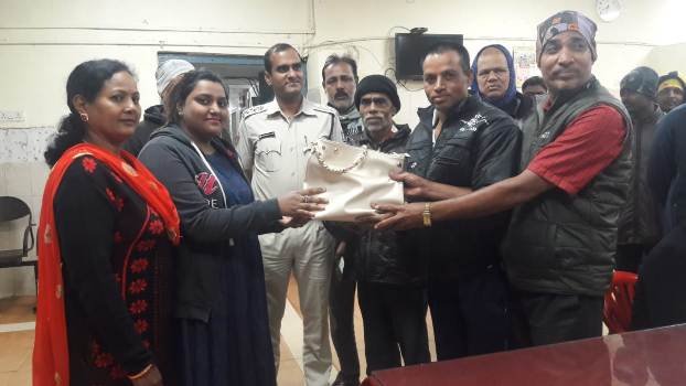 ଉଠାଦୋକାନୀଙ୍କ ମହାନତାପାଇଥିବା ଭ୍ୟାନିଟ୍ ଫେରାଇଲେ