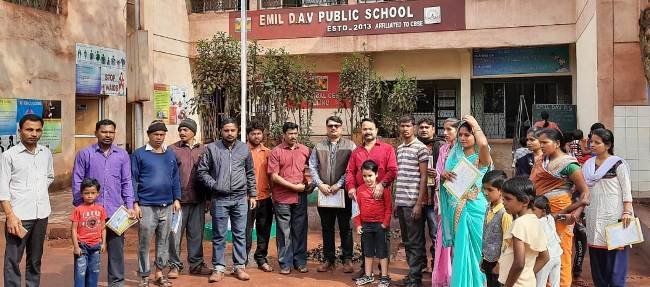 ନିଲାମ ପ୍ରକ୍ରିୟାରେ ଖଣି ଚାଲିଯିବା ପରେ ସ୍କୁଲ୍ ଛାତ୍ରୀଛାତ୍ରଙ୍କ ଭବିଷ୍ୟତ ଅନ୍ଧକାରରେ