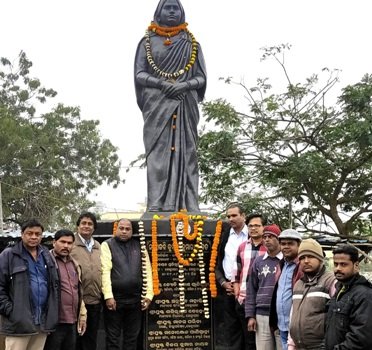 ଉତ୍କଳ ଭାରତୀ କୁନ୍ତଳା କୁମାରୀ ସାବତଙ୍କ ଜୟନ୍ତୀରେ ସାମୁହିକ ମାଲ୍ୟାର୍ପଣ