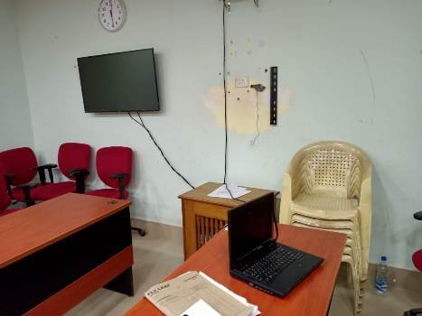 ଗଂଜାମ ଜିଲ୍ଲାପାଳଙ୍କ କାର୍ଯ୍ୟାଳୟ ପରିସରରେ ଯୁବକଙ୍କ ଉନ୍ମତ କାଣ୍ଡ:ଏଲଇଡ଼ି ଓ ଲାପଟପ୍ ଭଙ୍ଗାରୁଜା