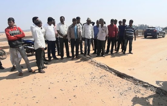 ପୋଲ ତଳୁୁ ବେନିୟମ ବାଲି ଉଠାଣ, ମଥୁରାପୁର ପୋଲ ଦବିଲା