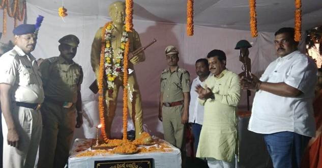 ଶହୀଦ ପ୍ରସନ୍ନ ସାହୁଙ୍କ ପ୍ରଥମ ଶ୍ରାଦ୍ଧବାର୍ଷିକ, ଶହୀଦ ପ୍ରସନ୍ନ ସାହୁଙ୍କ ପ୍ରତିମୁର୍ତି ଉନ୍ମୋଚନ