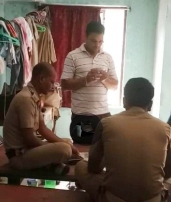 ପୁଲିସ ଜୁଆ ଖେଳୁଥିବା ଭିଡ଼ିଓ ଭାଇରାଲ୍
