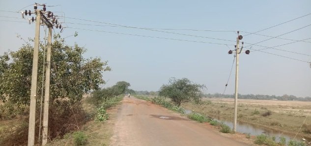 ମୁଣ୍ଡ ଉପର ଦେଇ ଯାଇଛି ୧୧କେଭି ବିଦ୍ୟୁତ ତାର,ବିଭାଗର ନିଦ ଭାଙ୍ଗିବ କେବେ