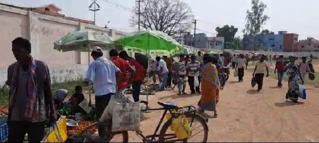 ଭାଵନୀପାଟଣା ରେ ପ୍ରଶାସନ ର ଅପାରଗତା ବେଧଡକରେ ଚାଲିଛି ସାପ୍ତାହିକ