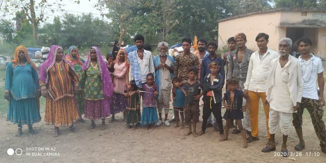 ନିଧିଆ ପୋଲି ରେ ଫସି ରହି ଛନ୍ତି ମଧ୍ୟ ପ୍ରଦେଶ ର କିଛି ପରିବାର