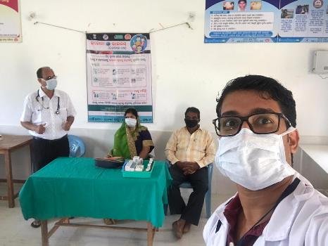 ମାଣିତରା ସ୍ୱାସ୍ଥ୍ୟ ଓ ଆରୋଗ୍ୟ କେନ୍ଦ୍ରରେ କରୋନା ସଚେତନତା କାର୍ଯ୍ୟକ୍ରମ