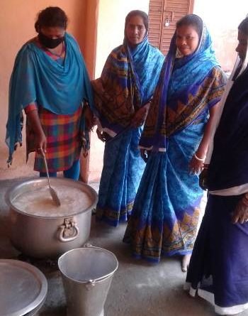 ବୁଗୁଡା ବ୍ଲକର ୧୧ ପଞ୍ଚାୟତ ଓ ବୁଗୁଡା ଏନଏସି ପକ୍ଷରୁ ଗରିବ ଲୋକଙ୍କୁ ରନ୍ଧା ଖାଦ୍ୟ ଯୋଗାଣ