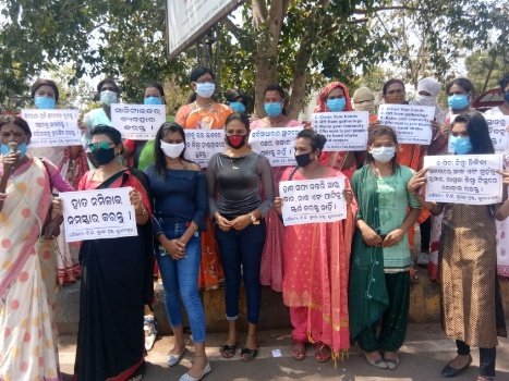 ନାଚ ମାଧ୍ୟମରେ ସଚେତନ କଲେ, ମାସ୍କ, ସାନିଟେସନ ବାଣ୍ଟିଲେ