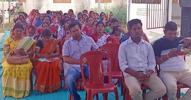 କିଛି ସ୍ୱୟଂ ସହାୟିକା ମହିଳାଙ୍କୁ ନେଇ ପଂଚାୟତରାଜ ଦିବସ ପାଳିଲା ବ୍ଲକ ପ୍ରଶାସନ