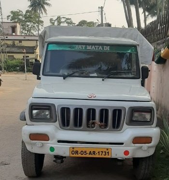 ବେଆଇନ ଭାବେ ଛିଡାହୋଇଥିବା ମଦବୋଝେଇ ପିକଅପ ଭ୍ୟାନ ଜବତ