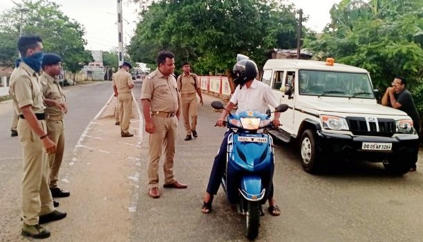 ଜିଲ୍ଲାପ୍ରଶାସନ ଓ ପୁଲିସର ଘନଘନ ପ୍ରଚାର ଓ ସଚେତନତା ଘଣ୍ଟ, କରତାଳି ଓ ହୁଳହୁଳି ରେ କମ୍ପିଲା