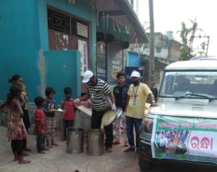 ପୈାରସଂସ୍ଥା ପକ୍ଷରୁ ମାଗଣା ରନ୍ଧାଖାଦ୍ୟ ଓ ଶୁଖିଲାଖାଦ୍ୟ ବଂଟନ