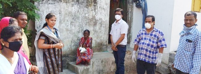 ଉପଜିଲ୍ଲାପାଳଙ୍କ ରନ୍ଧା ଖାଦ୍ୟ ବଂଟନ କଲେ