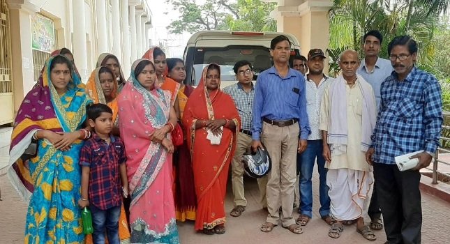 ବିଦ୍ୟାଳୟ ମିଶ୍ରଣ ପ୍ରତିବାଦରେ ଜିଲ୍ଲାପାଳଙ୍କୁ ଅଭିଯୋଗ