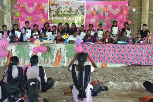 ମହିଳା ମହାବିଦ୍ୟାଳୟରେ ଶେଷବର୍ଷର ଛାତ୍ରୀଙ୍କୁ ବିଦାୟ ସମ୍ବର୍ଦ୍ଧନା