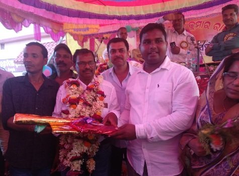 ପୁର୍ବତନ ପ୍ରଧାନ ଶିକ୍ଷକଙ୍କୁ ବିଦାୟ ସମ୍ବର୍ଦ୍ଧନା