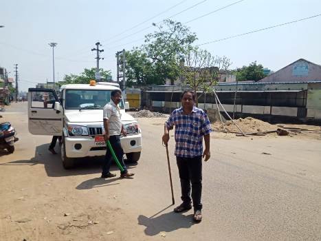 ବିଡିଓ ଓ ତହସିଲାଦର ହାତରେ ଲାଠି ଧରି ବାଇକ୍ ଚାଳକଙ୍କୁ ତାଗିଦ୍