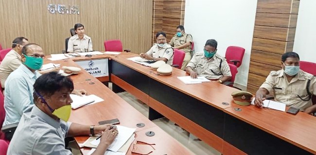 ଲକ୍‌ଡାଉନ୍‌ ପାଳନ କରିବା ଦିଗରେ କଡାକଡି ପୁଲିସ ପାଟ୍ରୋଲିଂ ପାଇଁ ଏସ୍‌ପିଙ୍କ ନିର୍ଦ୍ଦେଶ