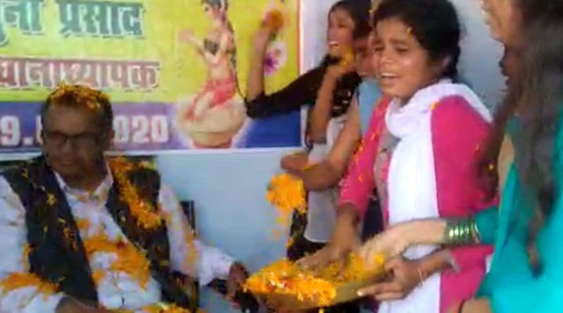 ବିଦାୟ ସମୟରେ କାନ୍ଦିଲେ ଛାତ୍ରୀଛାତ୍ର