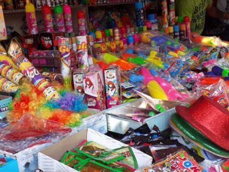 ରଙ୍ଗ ଡ଼ାକୁଛି ରୋଗକୁ ହୋଲିରେ ରାସାୟନିକ ରଙ୍ଗର ବିକ୍ରୀକୁ ନିଷିଦ୍ଧ ପାଇଁ ଦାବୀ