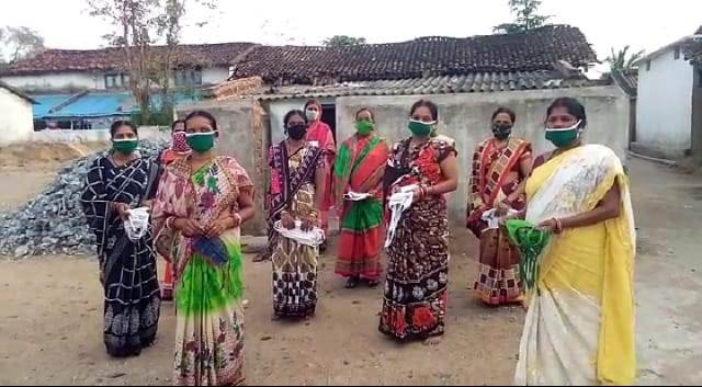 ମାସ୍କ ତିଆରି କରି ମହିଳା ଗୋଷ୍ଟି ଦେଲେ ସଚେତନତା ର ବାର୍ତା