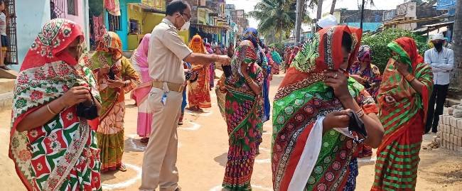 ବ୍ରହ୍ମପୁର ପୋଲିସ ଜିଲ୍ଲା ସଦର ଥାନା ଅଞ୍ଚଳ ରେ ଜନସଚେତନ କରାଉଛି