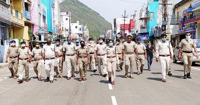 ଗଜପତି ପୋଲିସର ଦିବାରାତ୍ର ପଇଁତରା,ସକାଳ ୧୦ପରେ ଜିଲ୍ଲା ସାରା ଖାଁ ଖାଁ