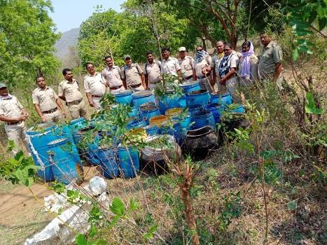 ଅବକାରୀ ବିଭାଗ ପକ୍ଷରୁ ୧୫୦ଲିଟର ଦେଶୀ ମଦ ଜବତ